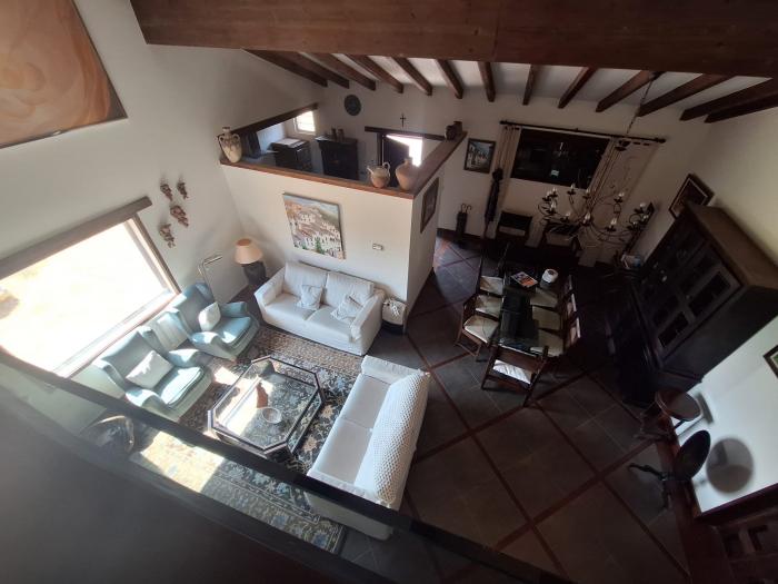 Se vende casa con amplia parcela en Corrubedo